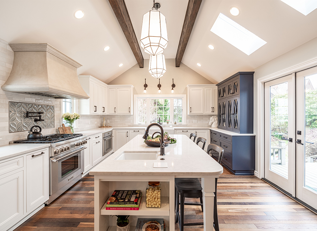 2021 Remodeling Excellence Winner & Best in Show Nominee, Residential Remodel Excellence—Major Remodel, More Than $500,000, RHH Construction, photo courtesy Vaagsland Foto ©2021
