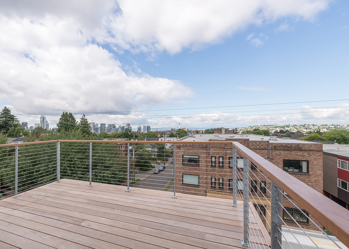 Build LLC 602 Flats deck with Space Needle view, © Andrew van Leeuwen